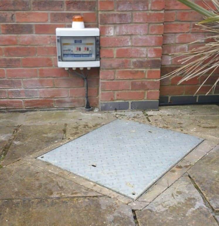 Dual raw sewage pump station panel and beacon